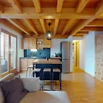 Apartment Spacious With Balcony