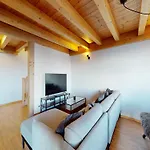 Apartment Spacious With Balcony