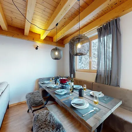 Spacious With Balcony Apartment *